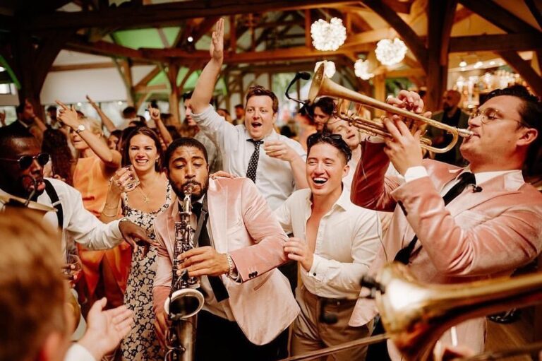 Unforgettable Live Entertainment: Hire the Best Party Bands, Wedding Band & DJ Packages with Salut Band